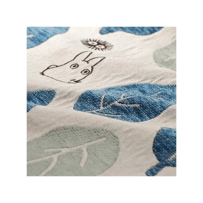 Maison Ghibli Mobilier|Coussin Totoro Feuilles Bleues et Vertes 45x45 cm - Mon Voisin Totoro