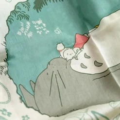 Maison Ghibli Textile|Grand mouchoir Mystérieuse rencontre 53x53 cm - Mon Voisin Totoro
