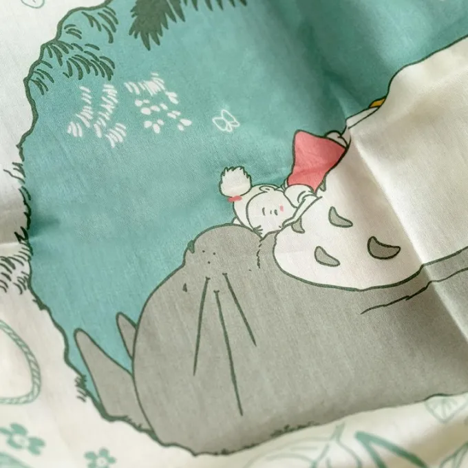 Maison Ghibli Textile|Grand mouchoir Mystérieuse rencontre 53x53 cm - Mon Voisin Totoro